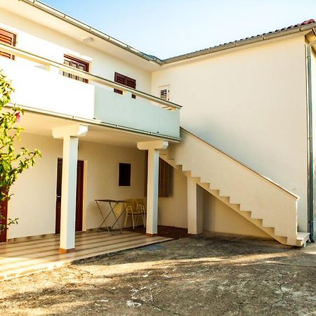 Apartments Alma ノヴァリャ エクステリア 写真