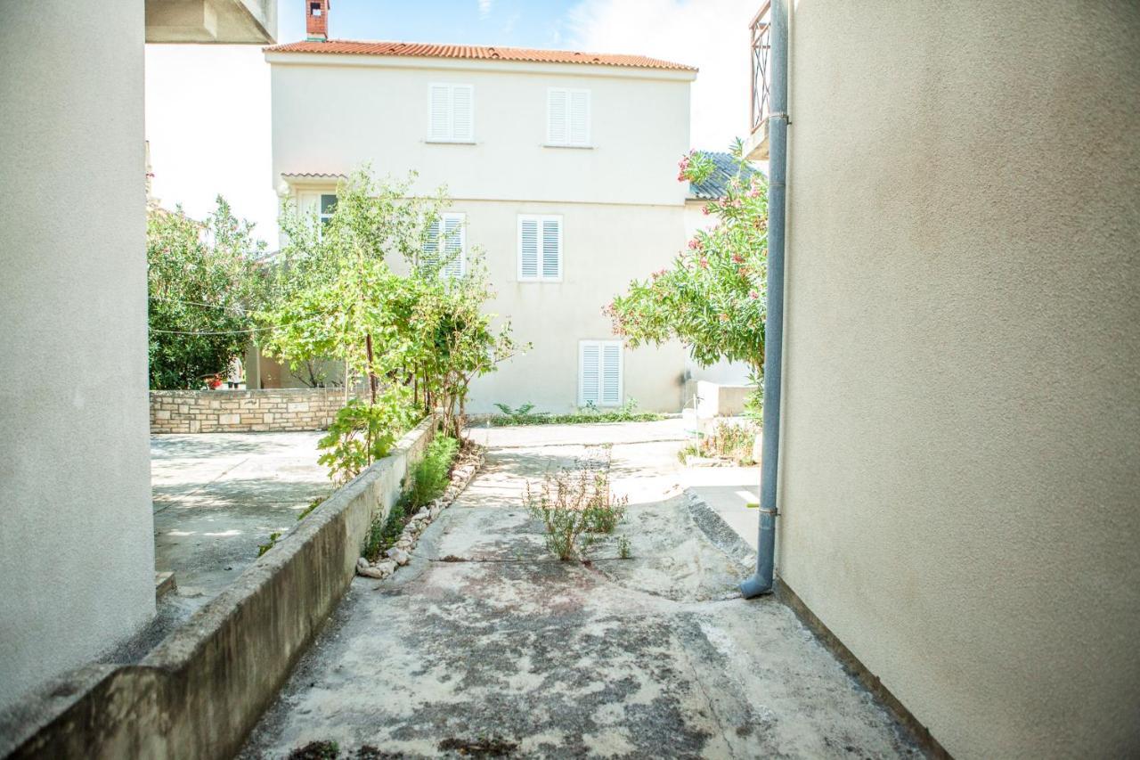Apartments Alma ノヴァリャ エクステリア 写真